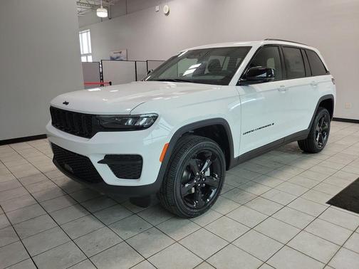 2025 Jeep Grand Cherokee Laredo