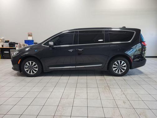 2023 Chrysler Pacifica Hybrid Limited