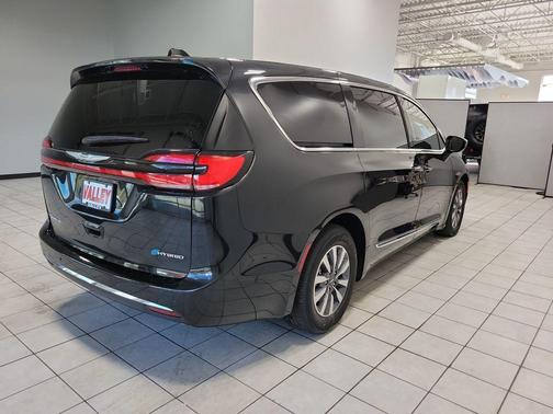 2023 Chrysler Pacifica Hybrid Limited