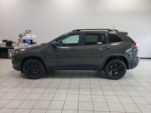 Pearl White Pearlcoat 2019 Jeep Cherokee Latitude Plus