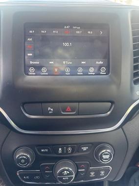 Pearl White Pearlcoat 2019 Jeep Cherokee Latitude Plus