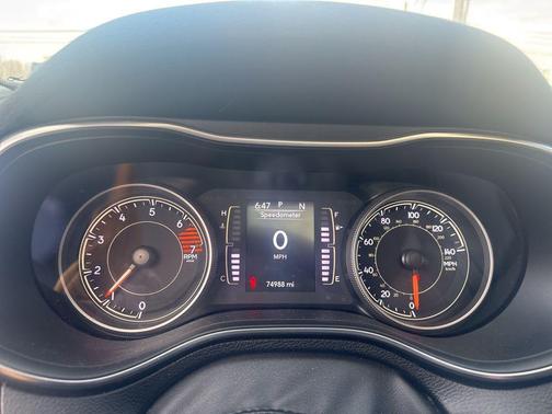 Pearl White Pearlcoat 2019 Jeep Cherokee Latitude Plus