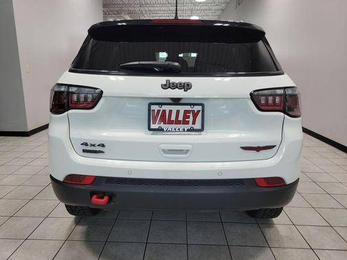 Bright White Clearcoat 2026 Jeep Compass Trailhawk