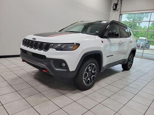 Bright White Clearcoat 2026 Jeep Compass Trailhawk