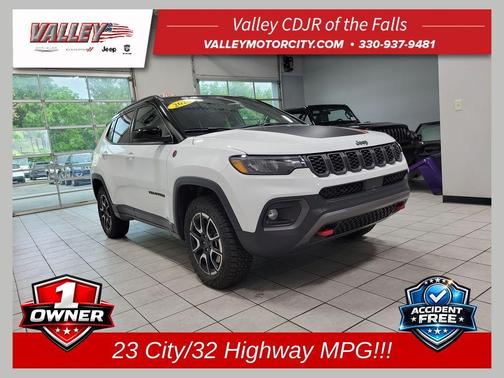 Bright White Clearcoat 2026 Jeep Compass Trailhawk