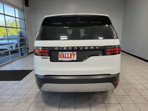 2024 Land Rover Discovery P300 S
