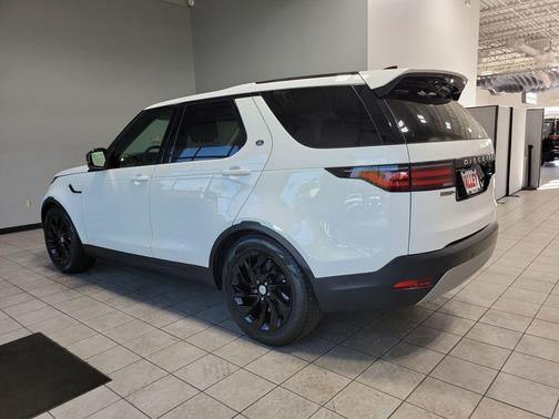 2024 Land Rover Discovery P300 S