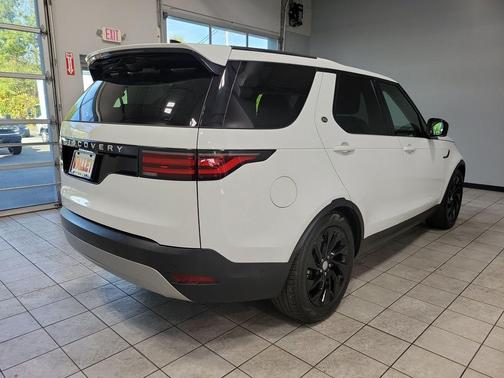 2024 Land Rover Discovery P300 S
