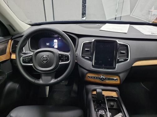 2025 Volvo XC90 B5 Plus