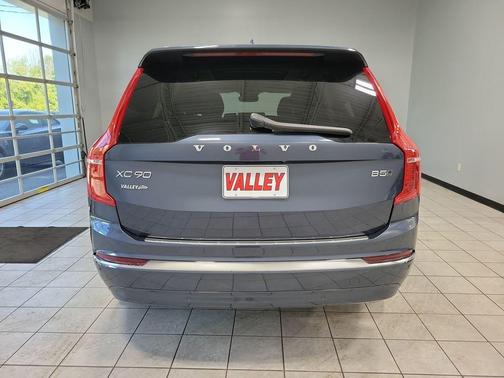 2025 Volvo XC90 B5 Plus