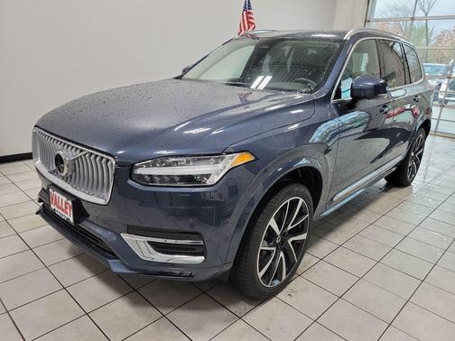 2025 Volvo XC90 B5 Plus