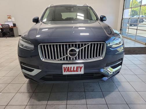 2025 Volvo XC90 B5 Plus
