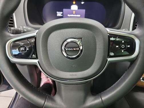 2025 Volvo XC90 B5 Plus