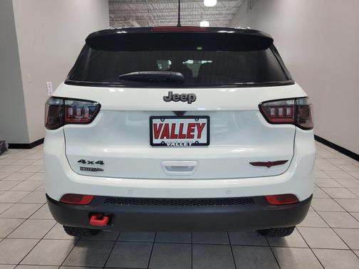 Bright White Clearcoat 2026 Jeep Compass Trailhawk