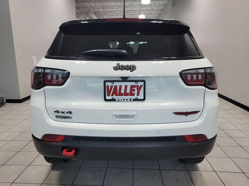 Bright White Clearcoat 2026 Jeep Compass Trailhawk