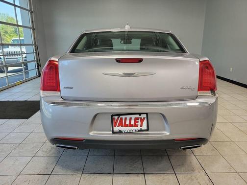 2017 Chrysler 300C Base