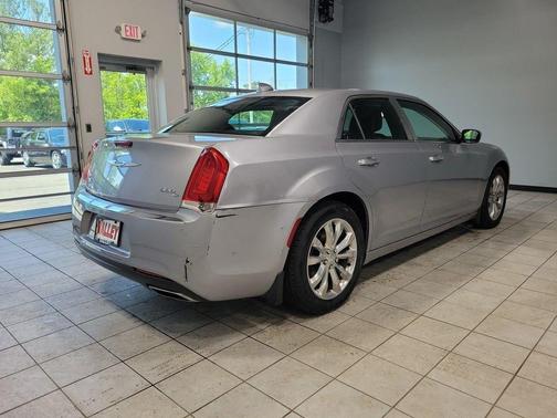 2017 Chrysler 300C Base