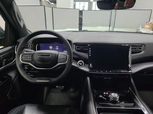 2023 Jeep Wagoneer Base