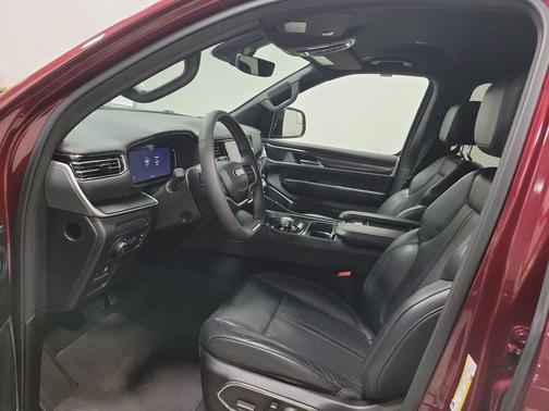 2023 Jeep Wagoneer Base