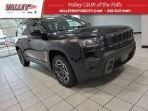 Diamond Black 2026 Jeep Cherokee LAREDO/LIMITED