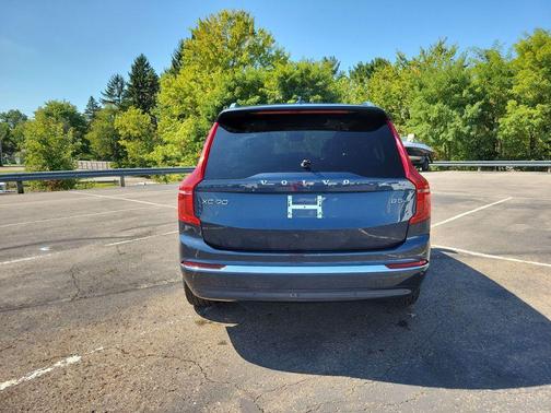2025 Volvo XC90 B5 Core