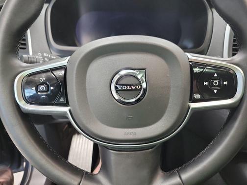 2025 Volvo XC90 B5 Core