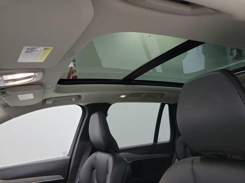 2025 Volvo XC90 B5 Core