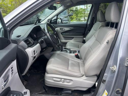 Lunar Silver Metallic 2019 Honda Pilot EX-L