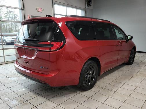 2025 Chrysler Pacifica Hybrid Select