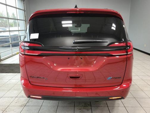 2025 Chrysler Pacifica Hybrid Select