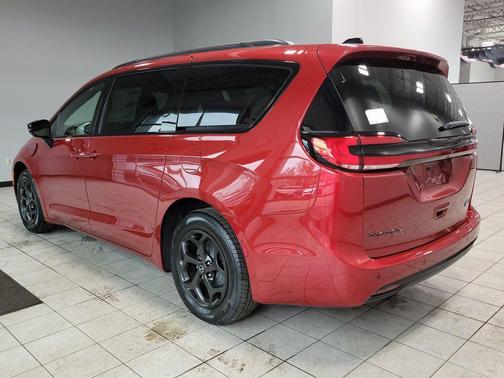 2025 Chrysler Pacifica Hybrid Select
