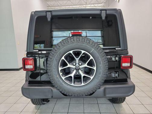 Black Clearcoat 2026 Jeep Wrangler Sport