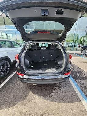 Black Noir Pearl 2017 Hyundai TUCSON SE