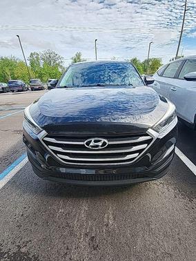 Black Noir Pearl 2017 Hyundai TUCSON SE