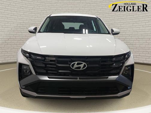 White Pearl 2025 Hyundai TUCSON SE