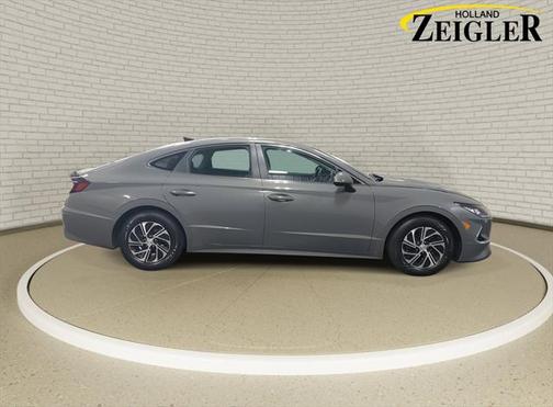 2022 Hyundai SONATA Hybrid Base