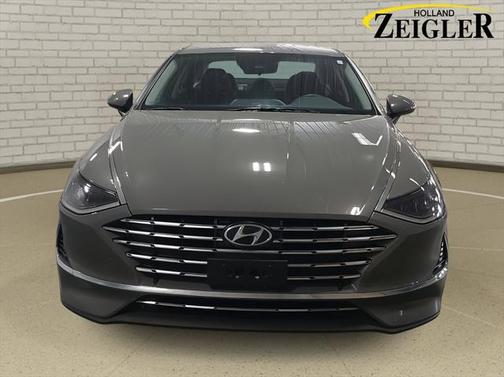 2022 Hyundai SONATA Hybrid Base