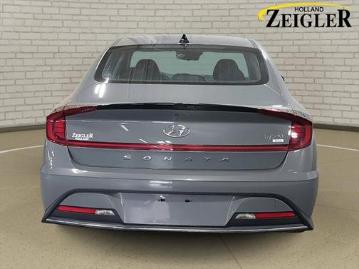 2022 Hyundai SONATA Hybrid Base