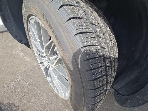 Ingot Silver 2018 Ford Explorer Platinum