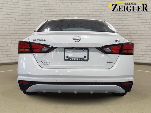 Pearl White Tricoat 2024 Nissan Altima 2.5 SV