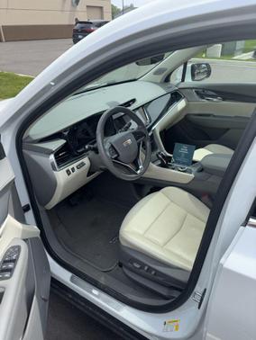 Crystal White Tricoat 2021 Cadillac XT6 Premium Luxury AWD