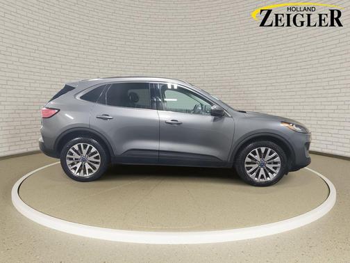 2022 Ford Escape Titanium