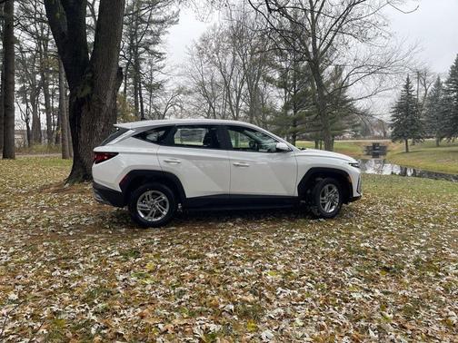 2026 Hyundai TUCSON SE