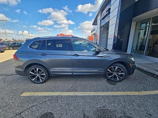 2022 Volkswagen Tiguan 2.0T SEL R-Line 4MOTION
