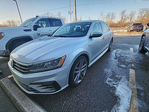 2019 Volkswagen Passat 2.0T R-Line