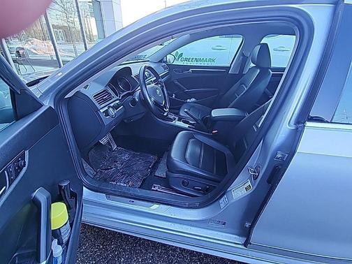 2019 Volkswagen Passat 2.0T R-Line