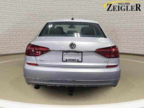 2019 Volkswagen Passat 2.0T R-Line
