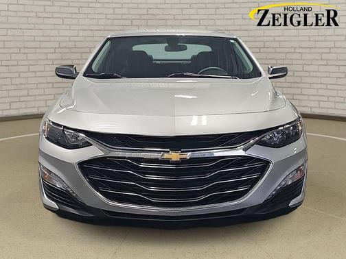 Silver Ice Metallic 2019 Chevrolet Malibu LT