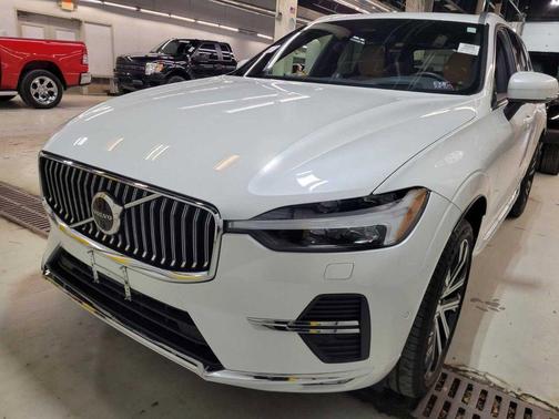 2023 Volvo XC60 B6 Ultimate Bright Theme