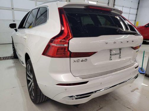 2023 Volvo XC60 B6 Ultimate Bright Theme